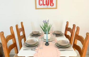 Artistic, Bright & Spacious 3 Bedroom Home - Foto 2