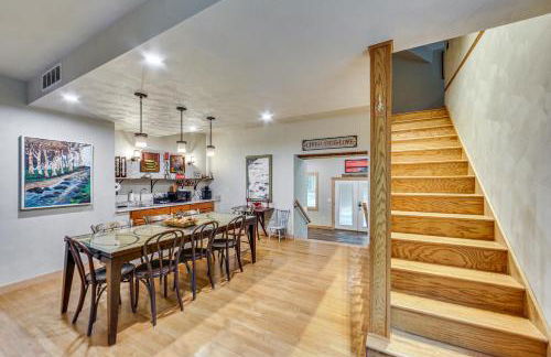 10 Mi to Mtn Resort Normalville Cabin with Balcony! - Foto 12