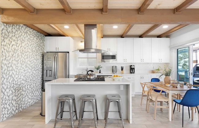 Mission Point 2 by Avantstay Mission Beach Home w/ Large Balcony Steps to Beach! - Photo 10