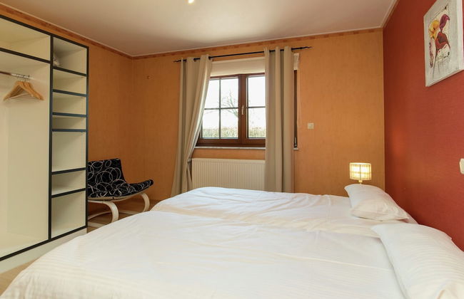 Spacious Holiday Home in the Ardennes with Sauna & Hot Tub - Photo 6