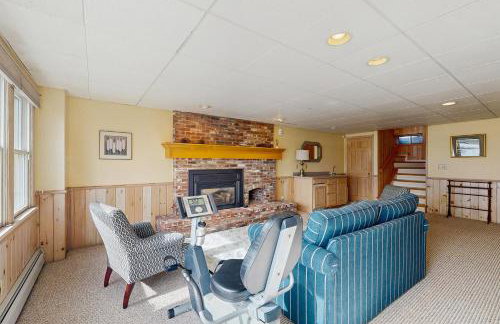 By the Sea - Foto 12