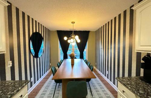 Theater and game rooms 5 bedrooms 2 king size beds TikTok and social media wall - Foto 3