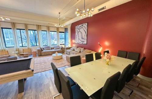 Luxury 6BR Suite with Pool Table Sleeps 12 Perfect for Group Stay Near McCormick Place, Grant Park and Soldier Field - Foto 7