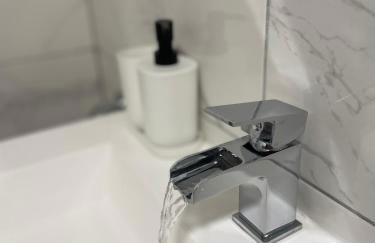 Super-King Bed Studio Apartment in Central Northampton - Photo 16