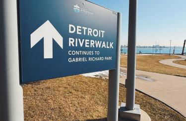 420 friendly Artsy walk Riverfront Loft King Bed - Foto 25