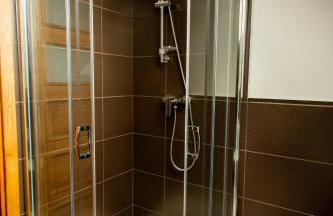 Dom nad jeziorem z prywatnym pomostem i lodka - Wifi i parking w cenie - Foto 24