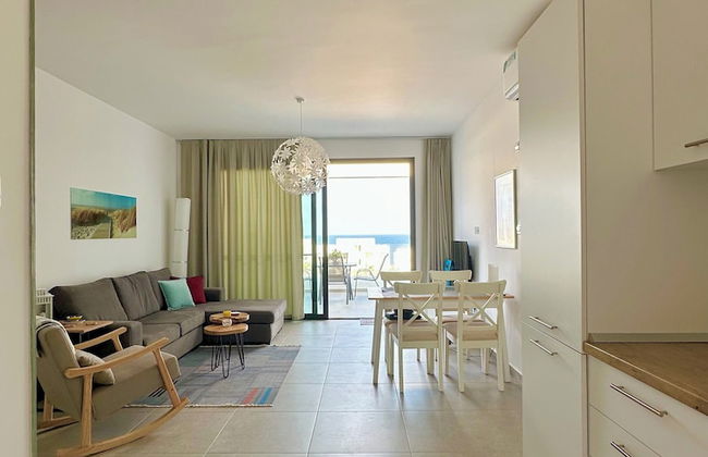 Cosy Apartment With Scenic Terrace Views - Photo 14