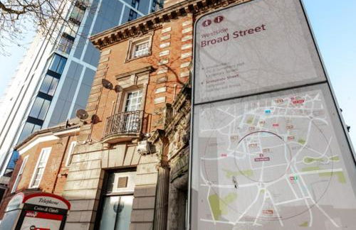 Stylish Skyline Apartment - 2 Bed, 2 Bath, Gym, Concierge in City Centre - Foto 32