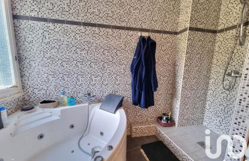 Appt Cosy Porte Paris parc Fleural et Parking - Foto 16