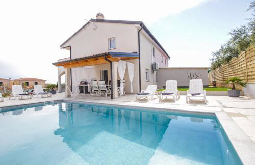 Villa Silver Novigrad with private pool - Photo 1