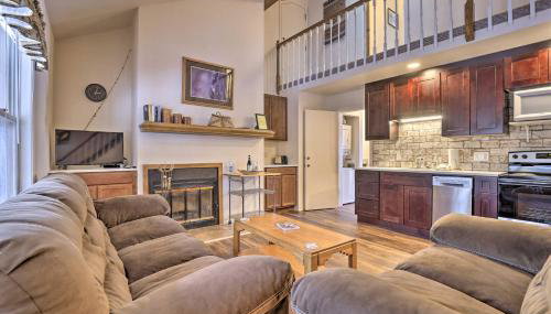 Fireplace and Stream Access Cozy Grand Lake Retreat - Foto 5