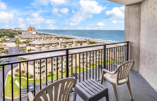 Scenic Views from the balcony at Ocean Forest Plaza Condos - Foto 16