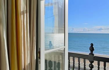 Seaside Beach House and Smugglers Caves - Foto 1