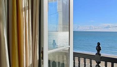 Seaside Beach House and Smugglers Caves - Foto 1