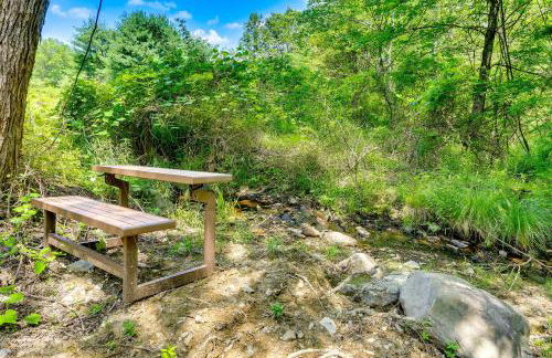 Secluded Poconos Cabin 75 Acres and Fire Pit! - Foto 26