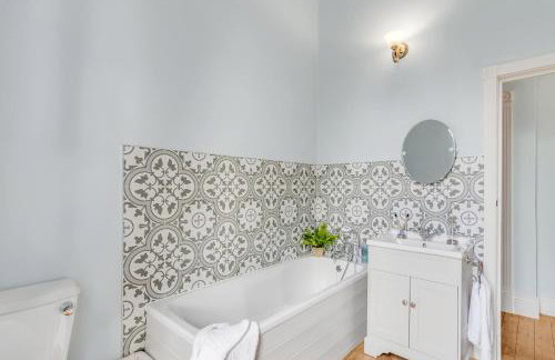 Beccles Georgian Mansion l 9 Bedrooms, Hot Tub & Parkland - Foto 36