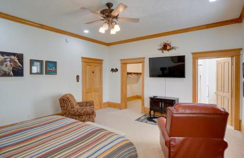 Spacious McArthur Home Private Hot Tub and Pond! - Photo 14