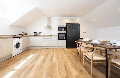 Stanway Apartments- Free Parking & Close To Tram Stop - Photo 42