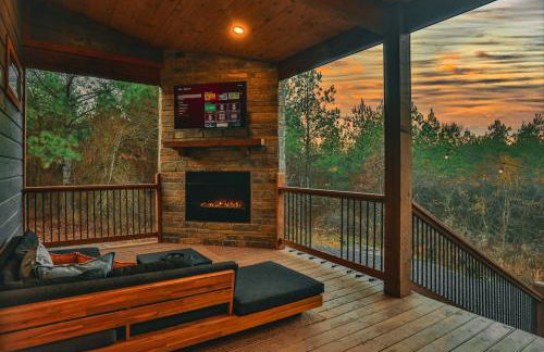 Luxury Winter Cabin! Hot Tub - Fire Pit - Decks - Game Room - Foto 1