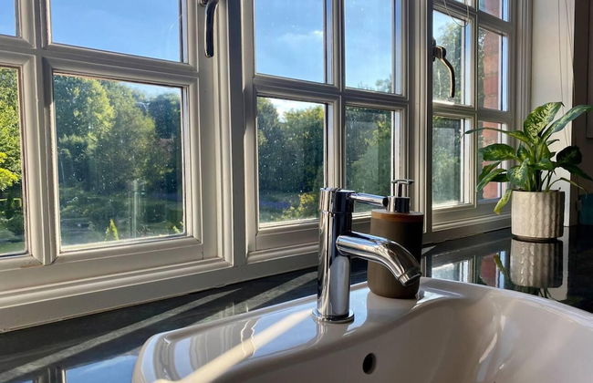 Idyllic Country Retreat With Wow Views & Lush Pool - Foto 14