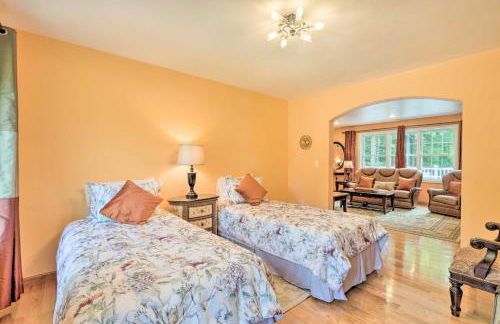 Granby Home with Deck Less Than half Mi to Aldrich Lake! - Foto 5