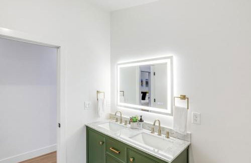 Less Than 1 Block to City Park New-Build Apt in Denver! - Foto 12