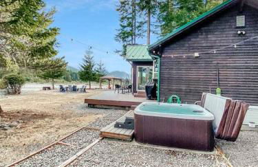 The River House- Riverfront Cabin-hot tub, gazebo! - Photo 8