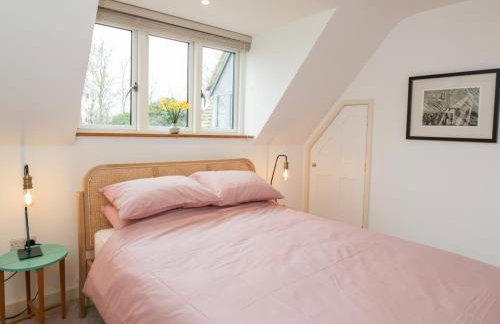 High Cogges Farm Holiday Cottages - Photo 34