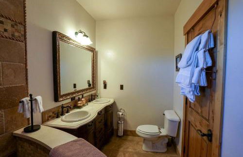 Scenic Mountain Cabin with Creekside Deck & Outdoor Fireplace near North Meadow Creek, Montana - Foto 23