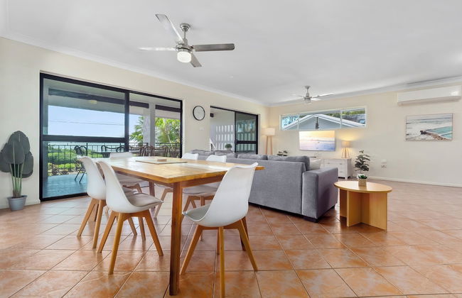 Dolce Vita Beachfront Holiday House - Photo 10