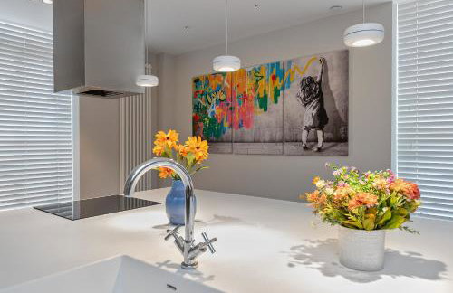 MK CITY CENTRE, THE DIAMOND SUITE, FREE Parking Space, PREMIUM SPACIOUS Apartment with FOOSBALL TABLE - Foto 2