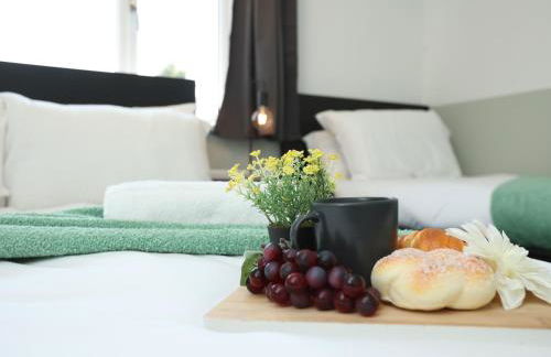 Homely ! Perfect for Contractors and Guests with Private off street parking - Foto 11