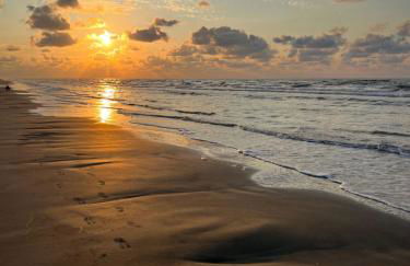 Zachary Beach House, Ocean views & walk to beach! - Foto 28