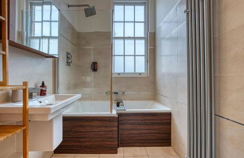 2-Bedroom Stunning, Modern & Spacious Apartment, near Ocean Village, Central Southampton - by Blue Puffin Stays - Photo 14