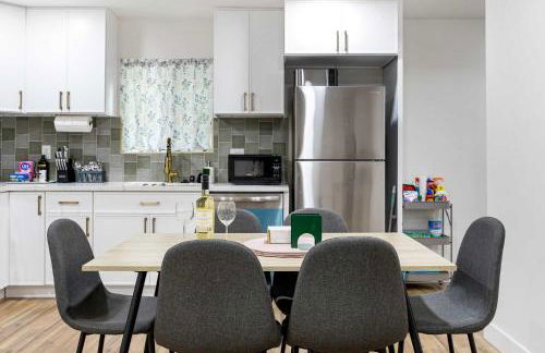 Family Retreat Near Disneyland & Downtown LA 4BR - Foto 10