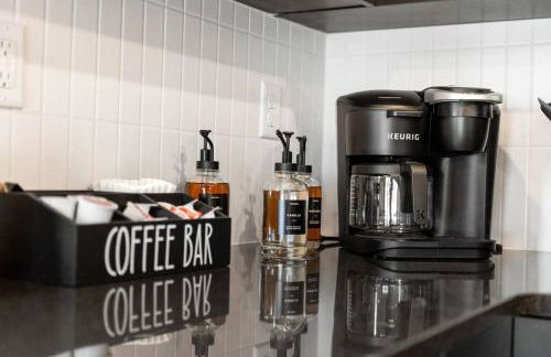 The Luxx - ALL NEW / 4 BD / Poolside / Hot Tub / Lake View - Foto 58