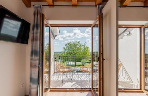 Villa atop the village with stunning view - Foto 15