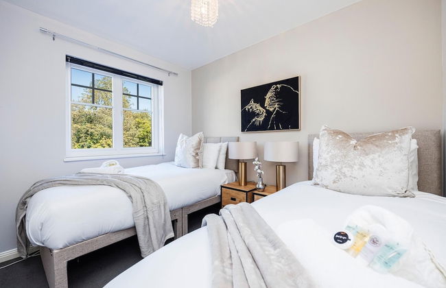 Large 4 Bed Townhouse in Uxbridge Sleeps 9 - Foto 10