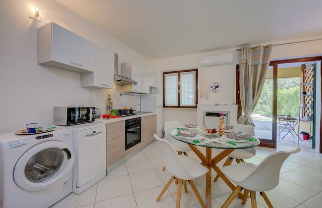 Perla del Lago Near the Beach - Photo 4