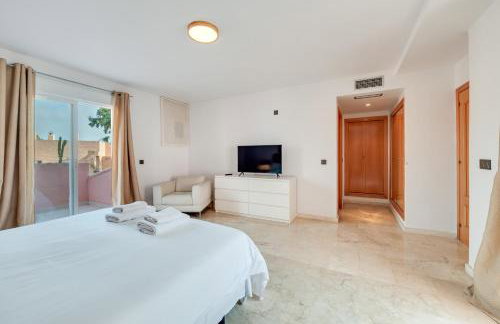 Fantastico Atico duplex en primera linea de golf - Foto 56