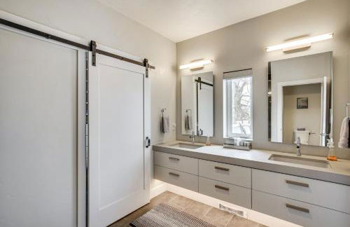 Road America Retreat Modern Villa with Garage! - Foto 14