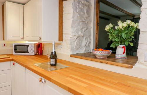 Characterful and quirky cottage in beautiful Pembs - Photo 8