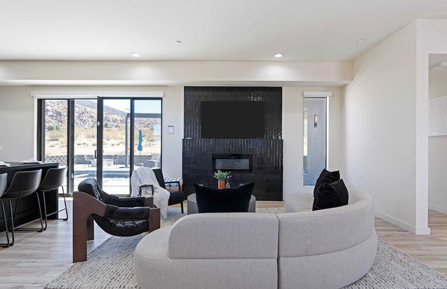 Luxe Modern Escape w/ Pool, Hottub, Firepit, Desert View Obsidian by Avantstay - Foto 42