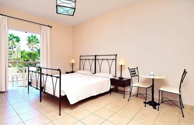 Lambrinos Suites - Photo 15