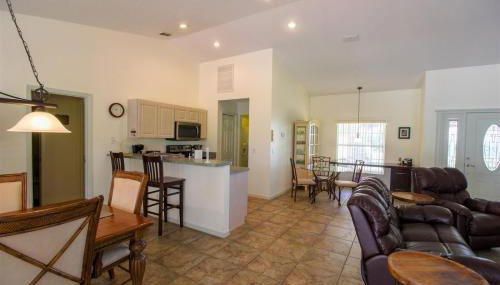 Hernando 4BR-3BA Private Pool Oasis - Photo 4