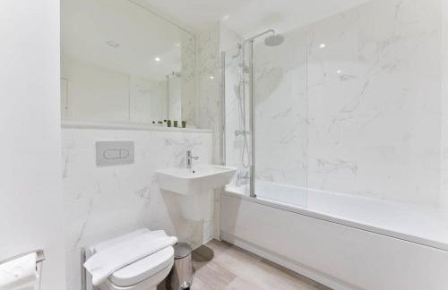 Stunning 2 Bed Apartment in Central Birmingham - Photo 16