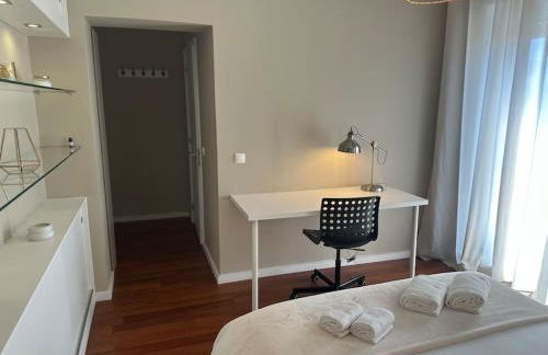 Renovado com AC, 2 WC completos, terraço e garagem - Foto 12