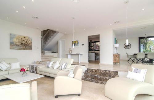 Sitges Spaces Sea View Villa- 6 Bedrooms, 5 bathrooms, 2 private pools, Near center - Foto 17