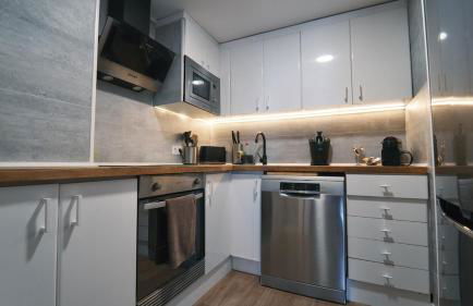 SeaHomes Vacations - Seafront Mediterranean Ap & PKG - Foto 21