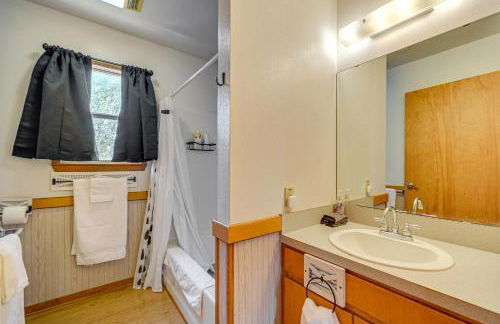 Pet-Friendly Hill Country Retreat with Deck! - Photo 18